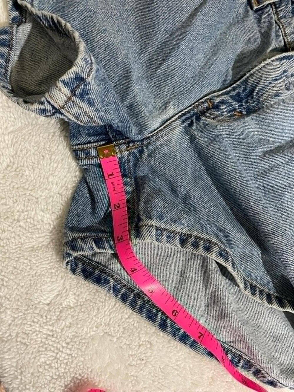 Women's Levi Denim Shorts - Picture 7 of 9